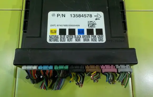 Opel Zafira C Central body control module 13584578