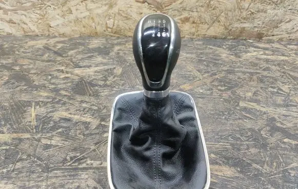 Opel Insignia A Gear shifter/selector 55563836
