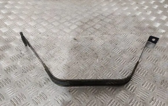 Fuel tank mounting bracket