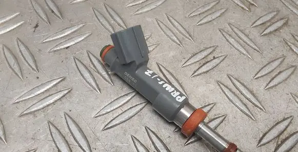 Toyota Prius (XW50) Fuel injector 2325037080 250062315