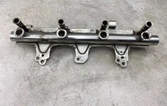Volkswagen PASSAT CC Fuel main line pipe 06J133317J