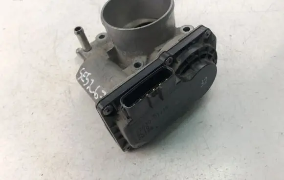Toyota Auris 150 Throttle valve 220300T110