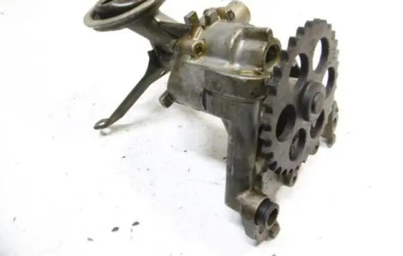 Volkswagen Polo II 86C 2F Oil pump 030115109
