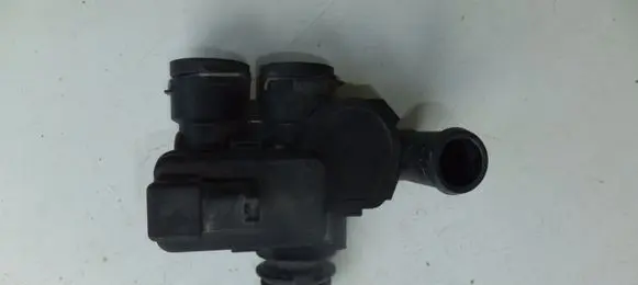 Mercedes-Benz E W211 Coolant heater control valve A2118320584