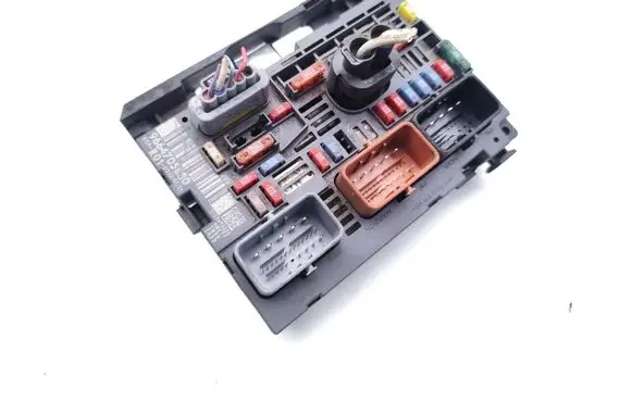 Citroen C4 I Picasso Fuse module 9664705880
