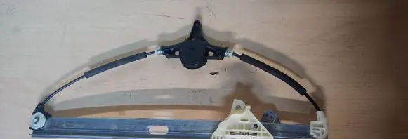 Mazda CX-5 Rear window lifting mechanism without motor