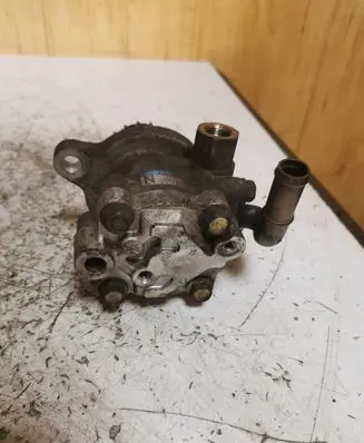 Nissan Primera Power steering pump 5M321n 45212058