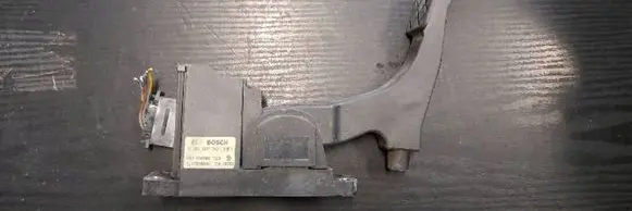 Volkswagen Golf IV Accelerator throttle pedal 0281002342 083104988YB3