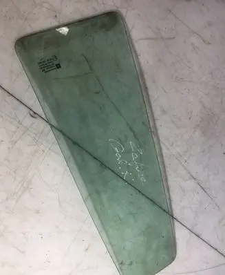Rear vent window glass