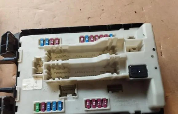 Infiniti G37 Fuse box set 284B71BN0A
