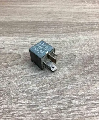 Volkswagen Golf IV Other relay 171906383 22205007
