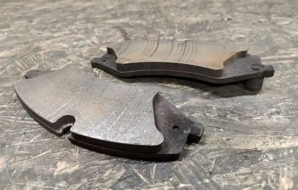Land Rover Discovery 5 Brake pads (front) LMS116GG