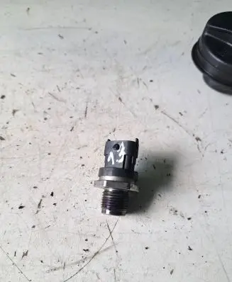 Fuel pressure sensor