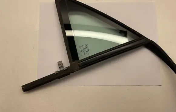 Cadillac CTS Rear side window 43R000262 DOT18AS2M504 E000251
