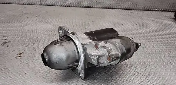 BMW 1 E81 E87 Starter motor 0001107525