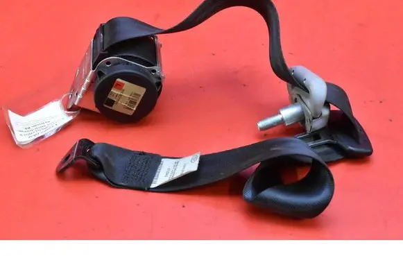 Toyota Avensis Verso Front seatbelt 73370-0F020