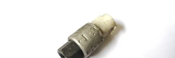 Mazda 3 I Air conditioning (A/C) pressure sensor 95BW19E561AA