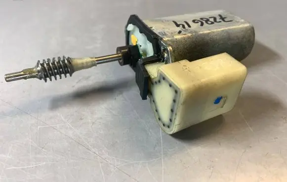 BMW 1 E81 E87 Front door window regulator motor 7286141 67627286141 67626978845