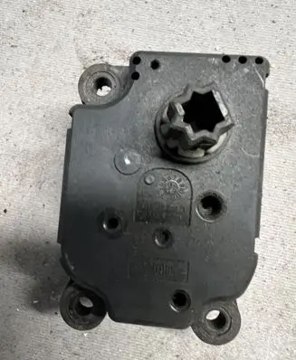 Peugeot 1007 Air flap motor/actuator F663746XC 270905595