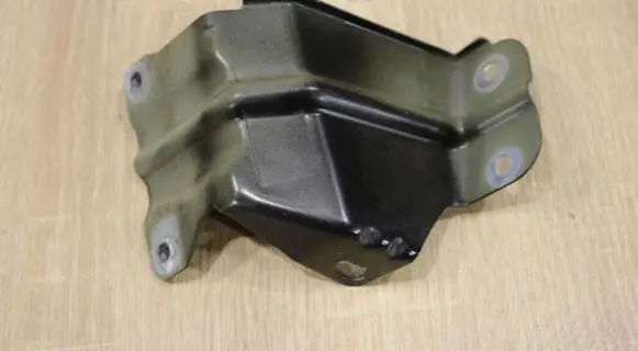 Fender mounting bracket