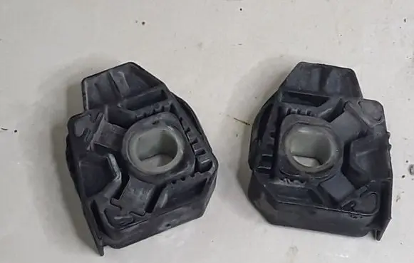 Audi A3 S3 8L Radiator mount bracket 1J0806155
