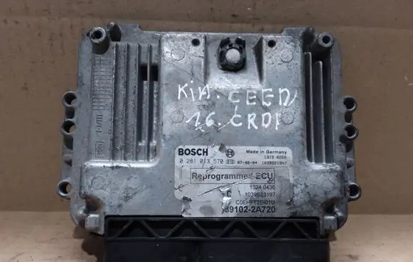 KIA Ceed Engine control unit/module 0281013570
