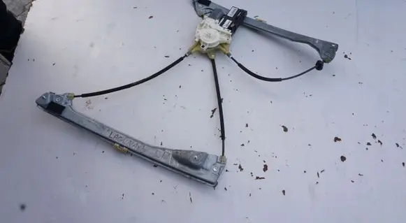 Renault Laguna III Front wiper linkage and motor
