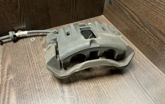 Iveco Daily 4th gen Front brake caliper 594205