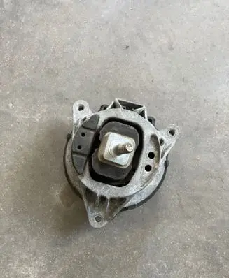 BMW 4 F32 F33 Engine mount bracket 6855460 151116