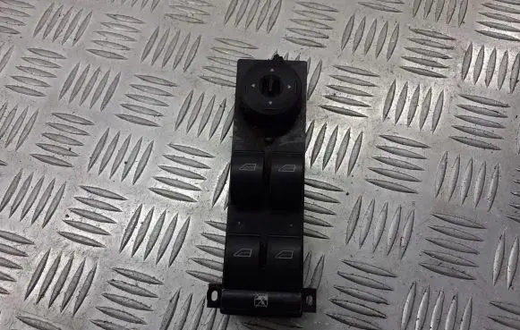 Ford Focus Front door window switch trim 3M5T-14A132-AF
