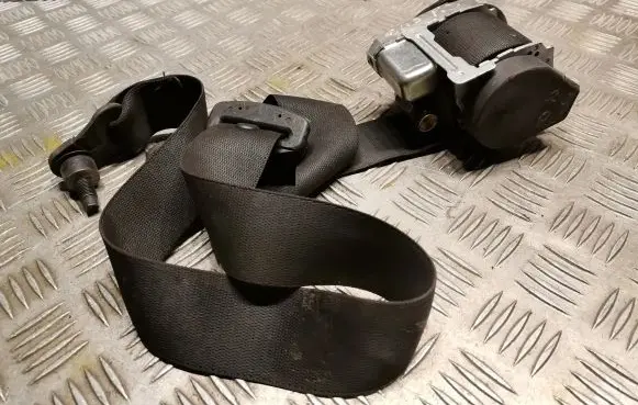 Mercedes-Benz B W245 Front seatbelt 1698603485