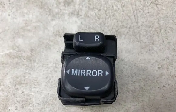 Wing mirror switch