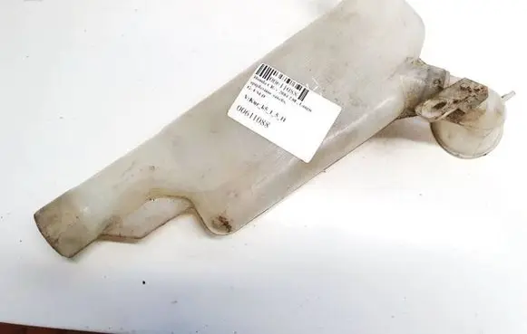 Honda CR-V Windshield washer fluid reservoir/tank