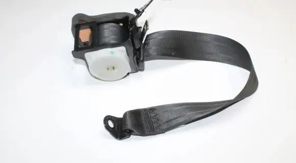 Mazda 3 II Rear seatbelt
