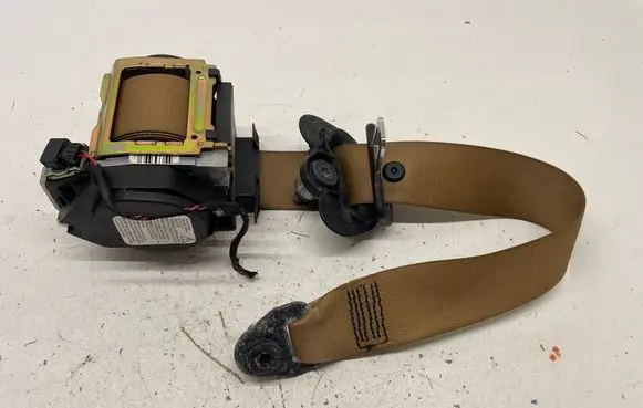 BMW 7 E65 E66 Front seatbelt 561148401 010R000