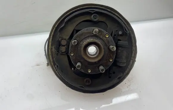Rear wheel hub spindle/knuckle