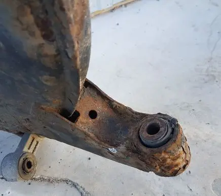 Subaru Forester SF Front lower control arm/wishbone