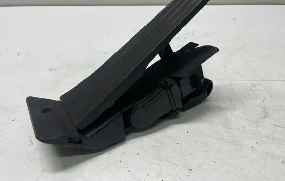 BMW 1 F20 F21 Accelerator throttle pedal 6853175