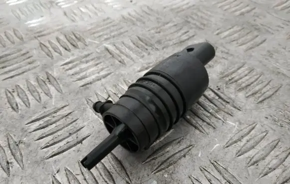 BMW 3 F30 F35 F31 Windscreen/windshield washer pump 7310147 67127310147