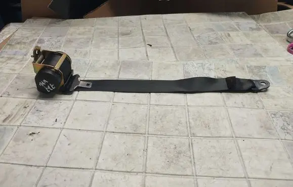 Peugeot 607 Rear seatbelt 4421360 049024