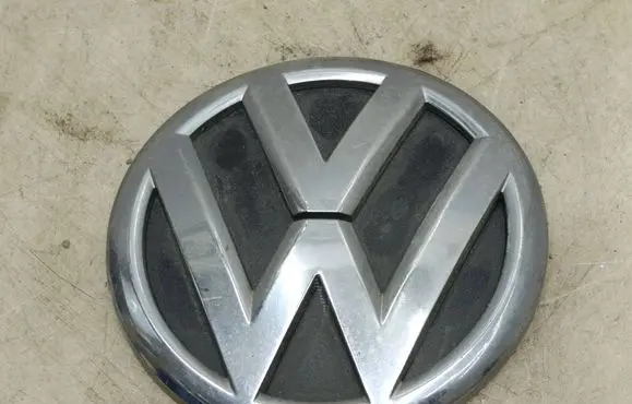 Volkswagen PASSAT B7 Manufacturers badge/model letters 5M0853630D H9315
