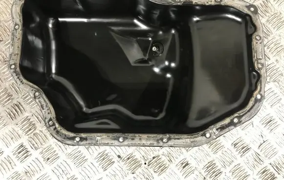 Toyota Avensis T250 Oil sump 121020R010