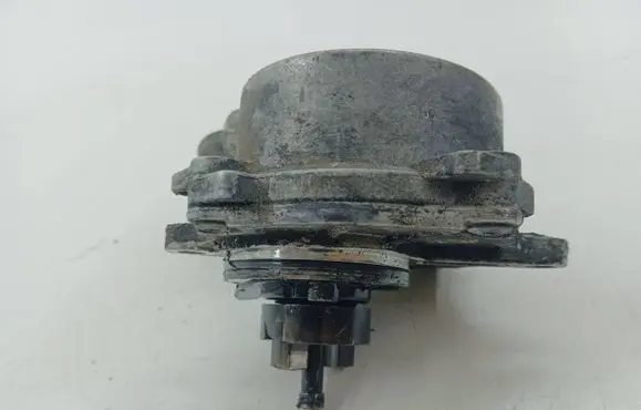Mercedes-Benz C W203 Vacuum pump A6112300065
