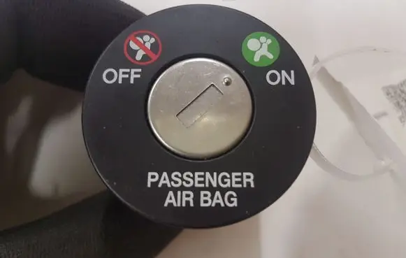 Passenger airbag on/off switch