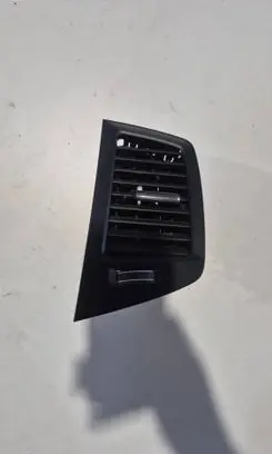 Volvo XC90 Dash center air vent grill 31417384