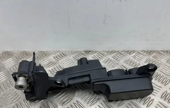 BMW 5 G30 G31 G38 Current control relay 9339824