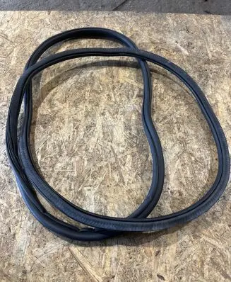 Porsche Macan (95B) Seal rubber (tailgate) 