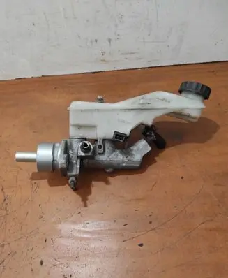 Toyota Corolla Verso AR10 Master brake cylinder 25113479