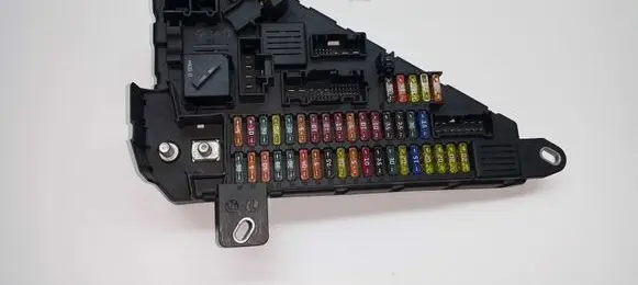 BMW 5 E60 E61 Fuse module 6906619 690661901