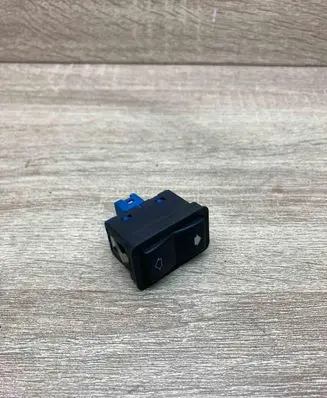 BMW 5 E34 Electric window control switch 8368932